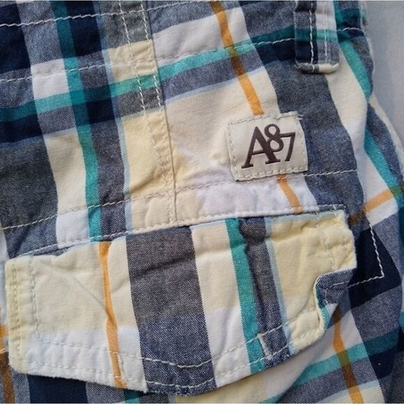 Aeropostale plaid cargo shorts  - Picture 3 of 5
